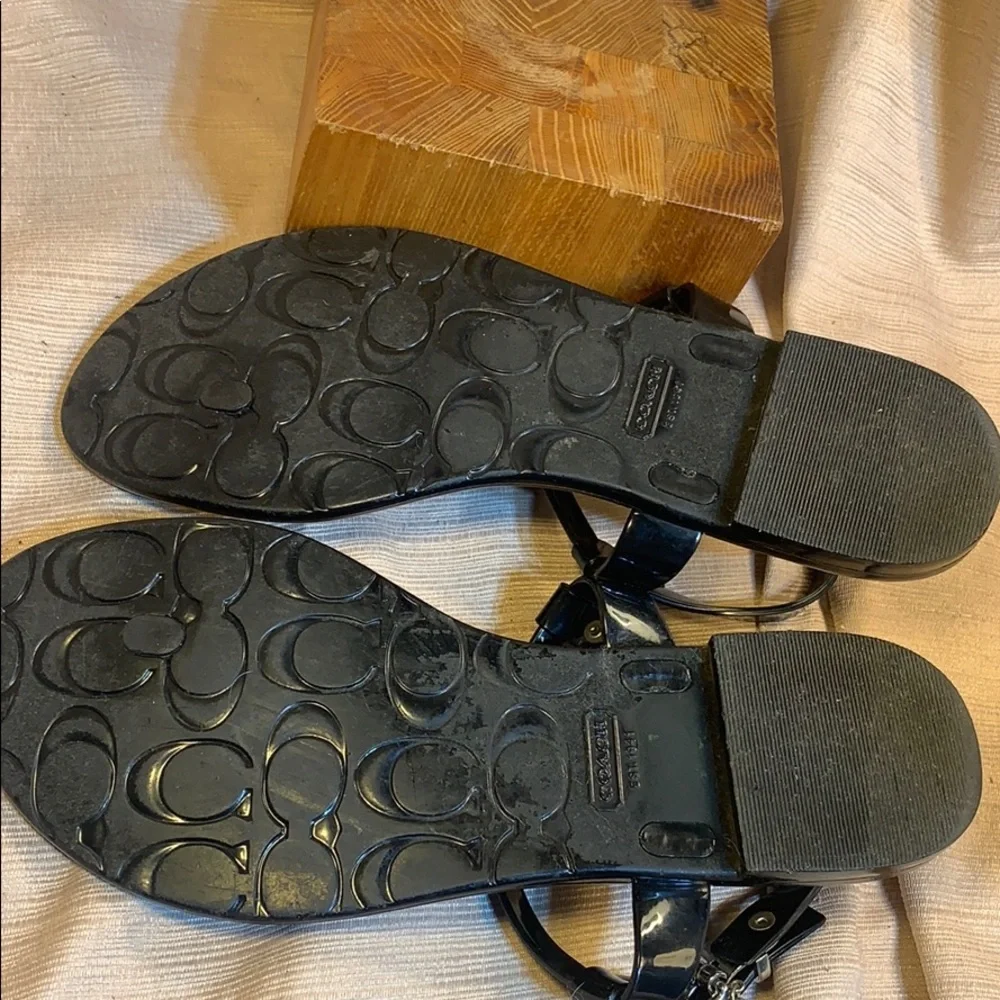 Coach worn once authentic thong sandal iconic logo
